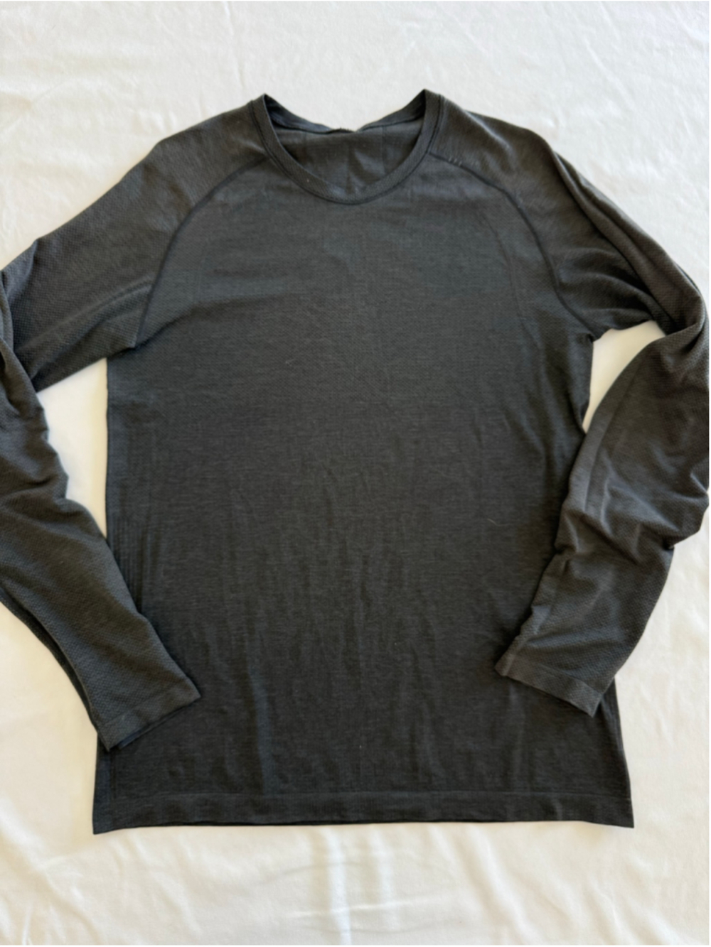 Women's Lululemon Long Sleeve Tee Size S Gray / Black